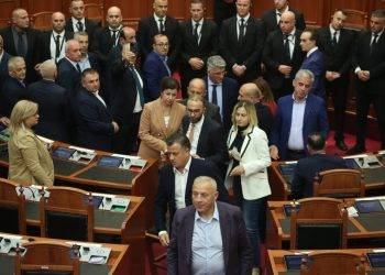 Pas ‘një paqeje’ të shkurtër, Kuvendi rikthehet në arenë tensioni