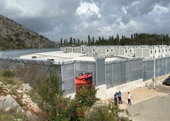 Hapen dyert e kampeve të refugjatëve në Veri të Shqipërisë