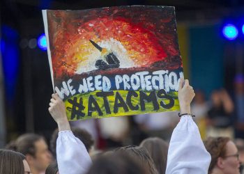 A duhet të ketë Ukraina armë bërthamore?