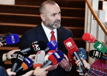 Kompleks vilash: Transaksionet e ministrit Ulsi Manja me pronat ngrenë pikëpyetje