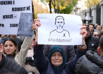 Qindra protestues kërkojnë përgjegjësi për vrasjen e 14-vjeçarit