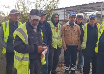 Punonjësit e pastrimit në Fier protestojnë për pagat dhe shkeljen e të drejtave
