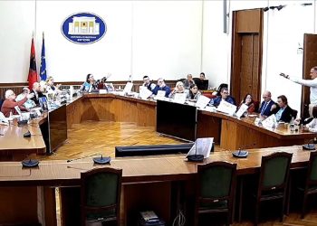 Incidenti, Ilir Beqja akuzohet se intimidoi deputetët e opozitës