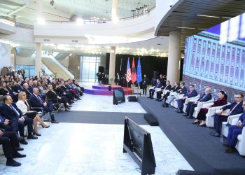 Procesi i vetingut mbyll siparin, duke lënë pas një sistem drejtësie të brishtë