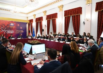 Zyrtari i dyshuar për lidhje me krimin gjen punë si ekspert në komisionin ‘antikorrupsion’