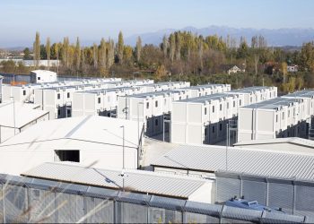 Transferimi i emigrantëve në Shqipëri: Plani i madh i kryeministres italiane has në pengesa