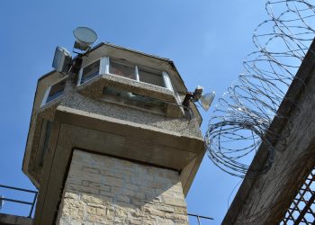 Nisma e Naços për ‘burgje të hapura’ i hap rrugën lirimeve ‘me kontrata pune’