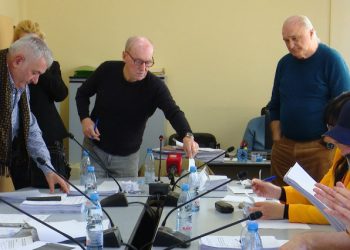 Pas presionit politik, Këshilli Drejtues i RTSH pezullon procesin për drejtorin e ri
