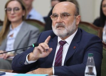 Mazhoranca mbron me votë mandatin e deputetit Vullnet Sinaj