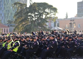 Miting elektoral i prezantuar si “takim pune”, Rama hap fushatën me punëtorët e bashkisë