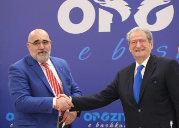 Opozita shqiptare punëson një nga këshilltarët e Trump ndërsa përforcon imazhin si parti konservatore