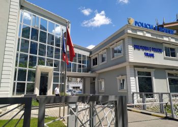 Katër efektivë të Policisë së Tiranës, nën akuzë për shkelje në tendera