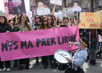 Gratë marshojnë për barazi gjinore dhe drejtësi sociale në Shqipëri