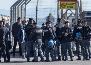 Tension në kampin e emigrantëve të deportuar në Gjadër