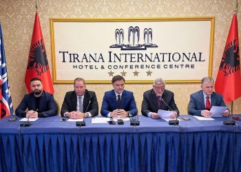‘Djathtas për Zhvillim’: Një ofertë teknokratësh në kohën e spektaklit politik