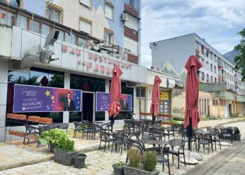Atraksion turistik? Banorët në qarkun e Kukësit vuajnë ende për rrugë dhe ujë