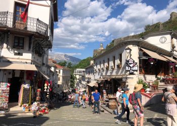 Gjirokastra mes votuesve historikë dhe të zhgënjyerve nga politika