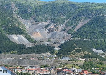 Mungesa e kontrollit të lejeve minerare rrit kostot mjedisore në Bulqizë