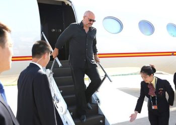 Kryeministria thotë se udhëtimi me avion privat i Ramës u mbulua nga Air Albania