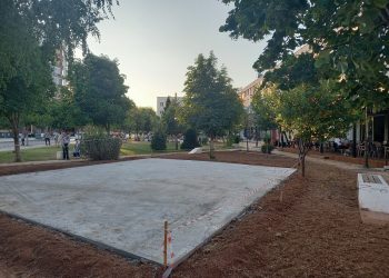 Betonizimi i një lulishteje i nxjerr bojën aksionit për çlirimin e hapësirave publike