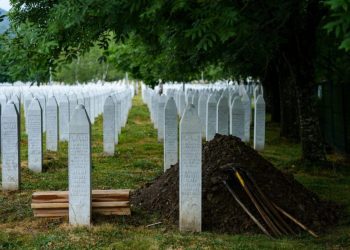 Bosnja shënon 30-vjetorin e Srebrenicës me një varrim masiv