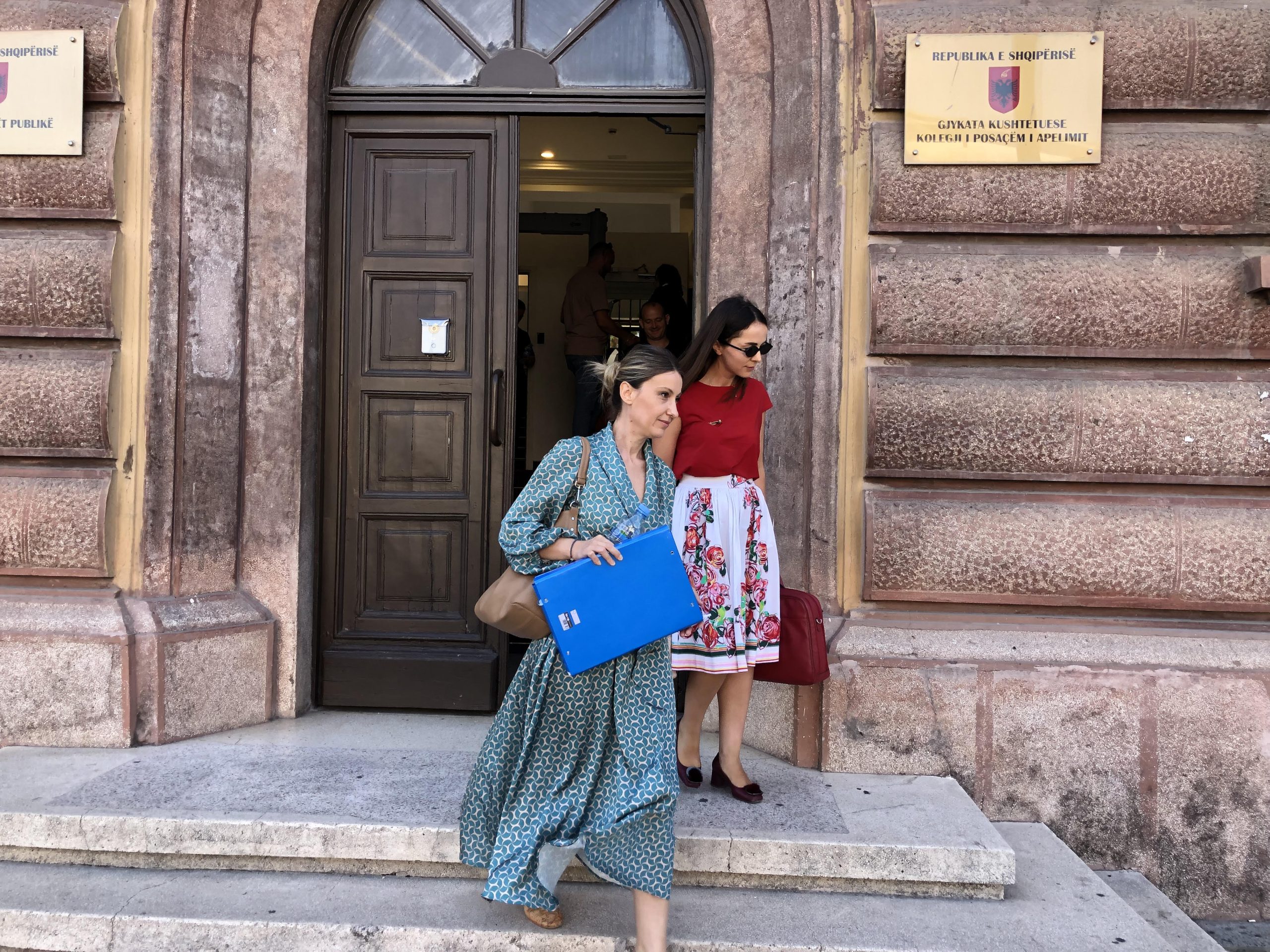 Prokurorja Flora Çela pas seancës në KPA. Foto: Edmond Hoxhaj. 