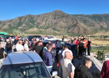 Minatorët e kompanisë Albchrome në protestë për rritjen e pagës dhe kushtet e punës