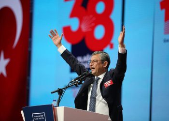 Me arrestimet e kryetarëve të bashkive, Erdogani po përpiqet të ndalojë opozitën