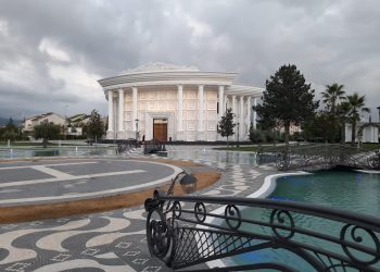 Paratë e drogës kthehen në resorte, goditet organizata e trafikimit të 28 ton kokainë