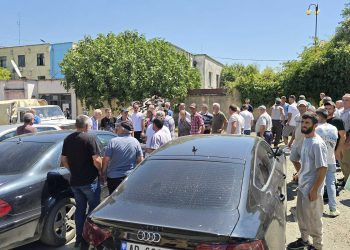 Shoqërimi i përsëritur i banorëve që kundërshtojnë HEC-in në Kurdari zhvendosi përplasjen në komisariatin e Matit