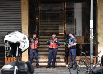 Pronari i lokalit “Monopol” në Tiranë, në kërkim për vrasje dhe pastrim parash