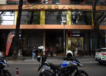 Pronari i lokalit “Monopol” në Tiranë, në kërkim për vrasje dhe pastrim parash