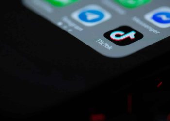 Ndalimi i TikTok-ut në Shqipëri shpërfillet gjerësisht, madje edhe nga aleatët e Ramës