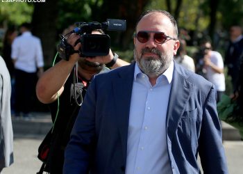 Arbjan Mazniku shmang përgjegjësitë për tenderat e fituar nga 5D