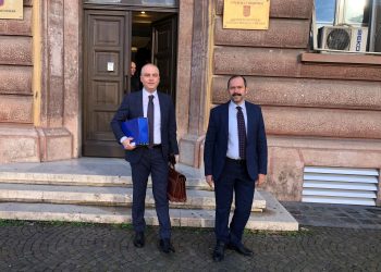 Drejtuesi i SPAK dhe prokurori Arben Agovi paraqesin parashtrimet në KPA