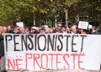 Lëvizja Bashkë dhe pensionistët, në protestë kundër pabarazisë sociale