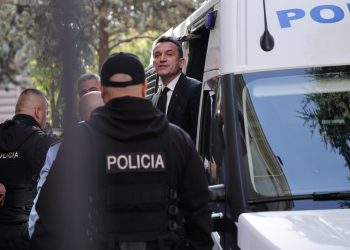 Veliaj kërkon në Kushtetuese rrëzimin e vendimit për shkarkimin e tij