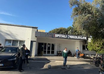 Pritja që kushton jetë: Gratë me kancer gjiri në Shqipëri, peng i sistemit shëndetësor
