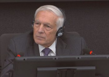Ish-komandanti i NATO-s, Wesley Clark, dëshmon në mbrojtje të Hashim Thaçit