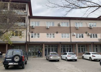 Sistemi i drejtësisë i Kosovës ende përballet me ndikimin e dorëheqjeve masive të serbëve