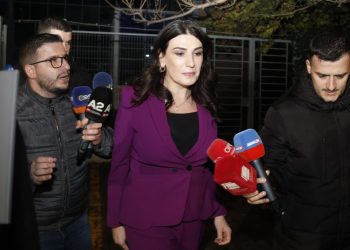 Një grup kriminal në krye të AKSHI, tetë nën akuzë për manipulimin e tenderave