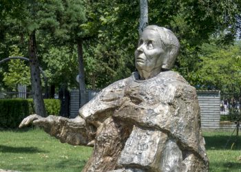 Hija e Kremlinit pas Baba Vangës: Si shpërndahen ‘profecitë’ e rreme në mediat shqiptare