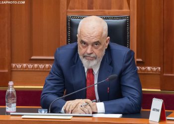 Nga meritokracia te mediokriteti: Pse Shqipëria promovon të paaftët