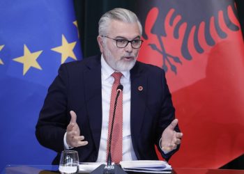 Zvarritja e vendimit për Ballukun është ‘standard europian’, sipas qeverisë