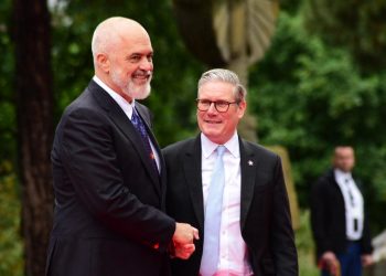 Letër nga Londra: Re oguri mbi Keir Starmer