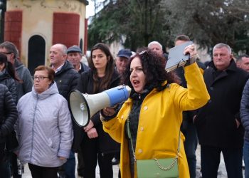 Banorët e lagjes historike të Durrësit protestojnë për shpronësim të drejtë