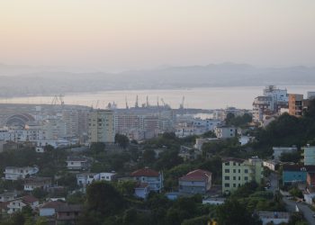 Ndotja e ajrit, një vrasës i heshtur në qytetet shqiptare