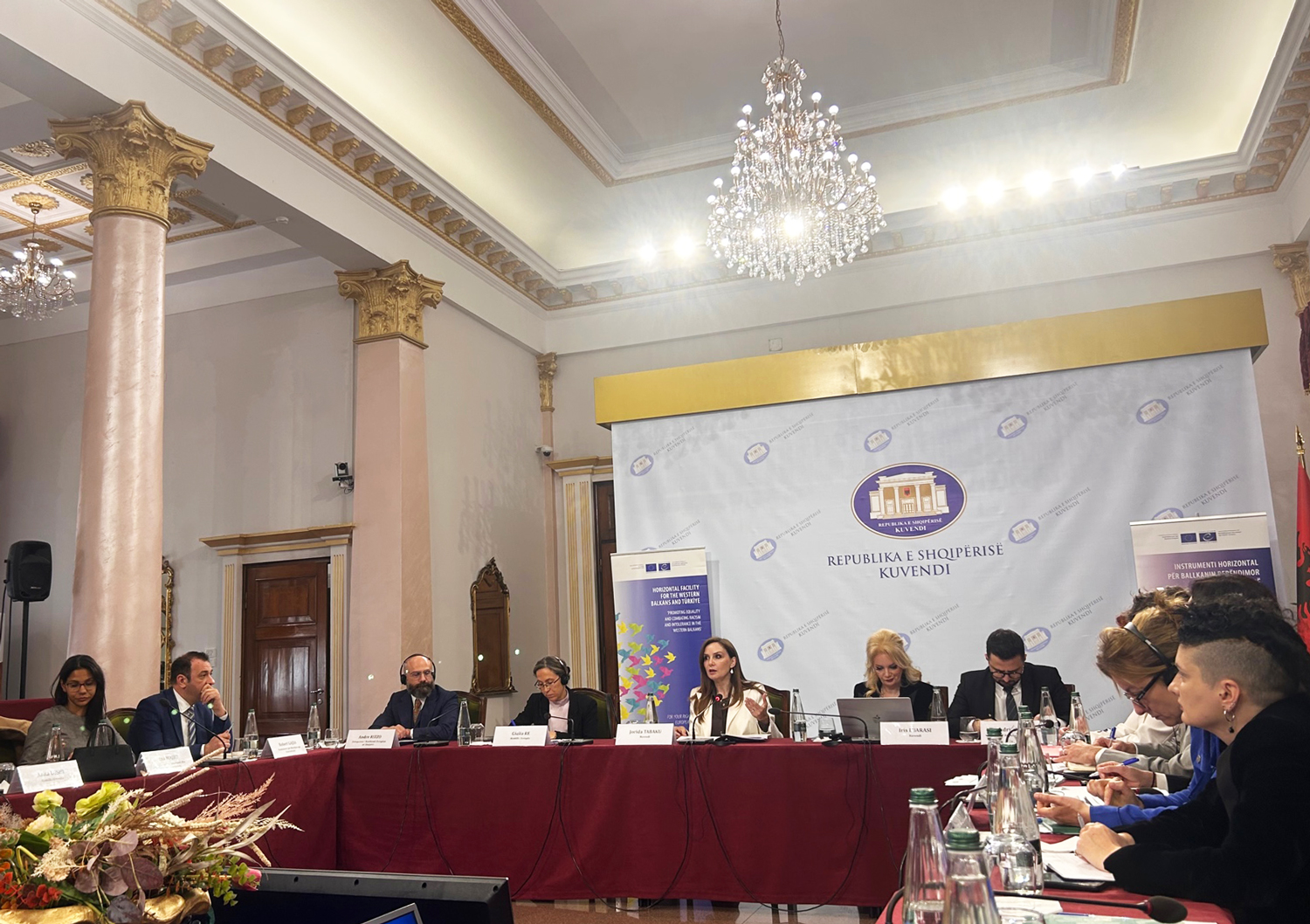 dialogu parlamentar mbi politikat kunder racizmit dhe gjuhes se urrejtes ne shqiperi. foto nensi bogdani