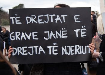 Raporti: Lezbiket, biseksualet dhe transgjinoret përballen me dhunë në Shqipëri