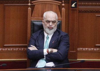 Me 82 vota kundër, Partia Socialiste mbron Ballukun nga masa e arrestit